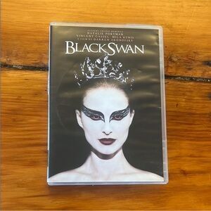 Black Swan DVD - Natalie Portman - Black & White Cover